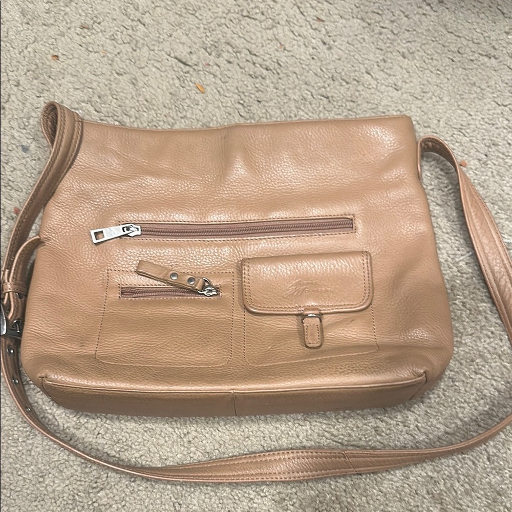 Elegant Tan Leather Shoulder Bag